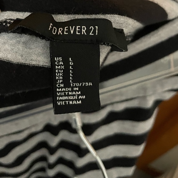 Forever 21 black and gray striped short skirtt size large - Picture 4 of 4